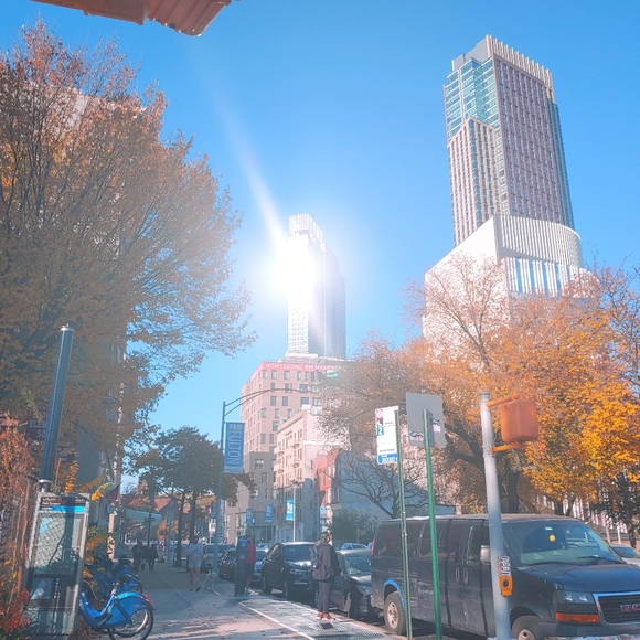 Meet your Posher, Lisa *OFFERS WELCOMED* - Picture 6 of 7